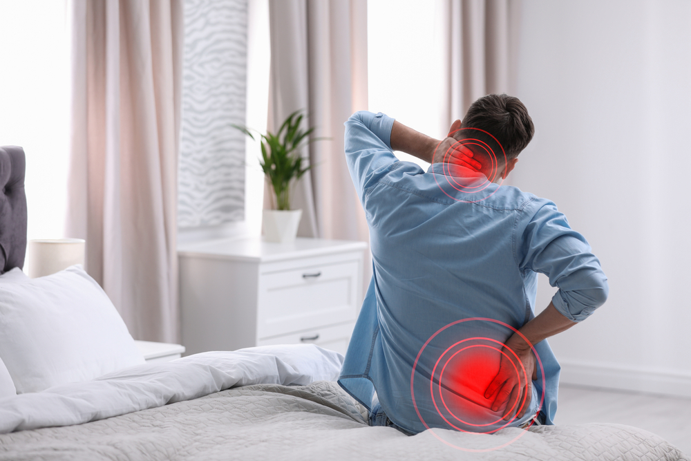 Colchão em mau estado pode provocar dores nas costas